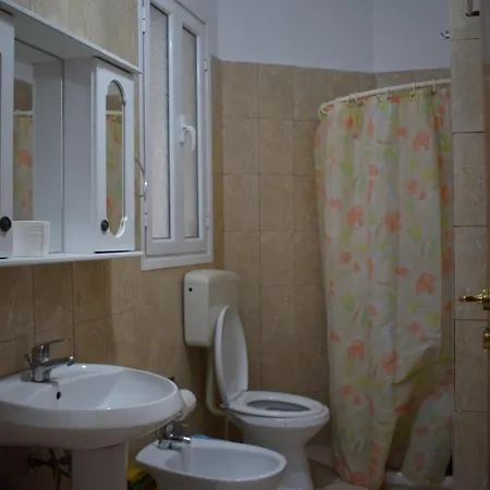 Noah 1 Bedroom 10 M From The Sea With Private Parking דירה Vlorë