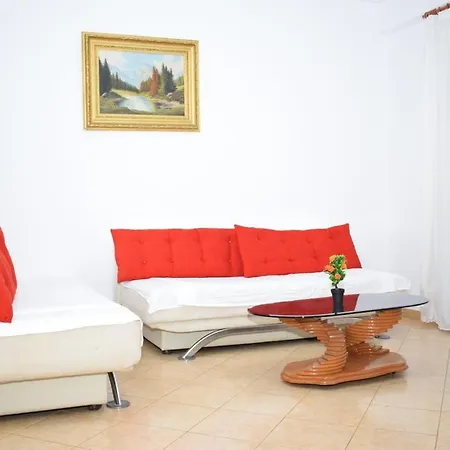 Noah 1 Bedroom 10 M From The Sea With Private Parking דירה Vlorë