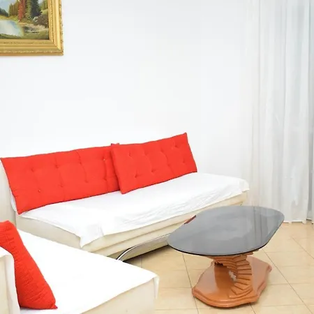 Noah 1 Bedroom 10 M From The Sea With Private Parking Vlorë