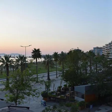 Noah 1 Bedroom 10 M From The Sea With Private Parking Vlorë