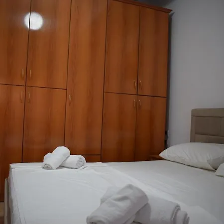 Noah 1 Bedroom 10 M From The Sea With Private Parking Vlorë