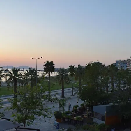 Noah 1 Bedroom 10 M From The Sea With Private Parking Vlorë